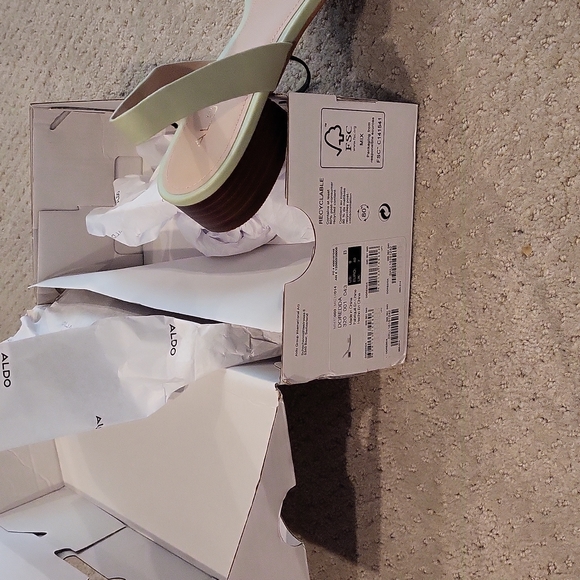 Shoes - Picture 6 of 8